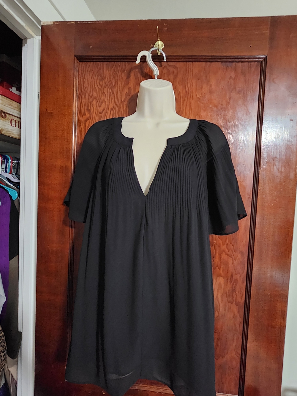 Tahari Plus Size 1X Black Micro-Pleated Flowy Blouse Excellent Condition